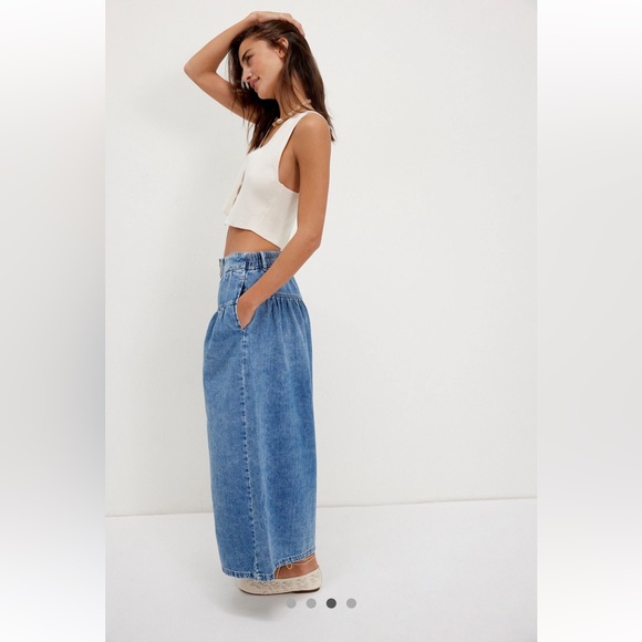 NWT FREE PEOPLE WE THE FREE BLOSSOM PULL ON JEANS - Picture 2 of 3